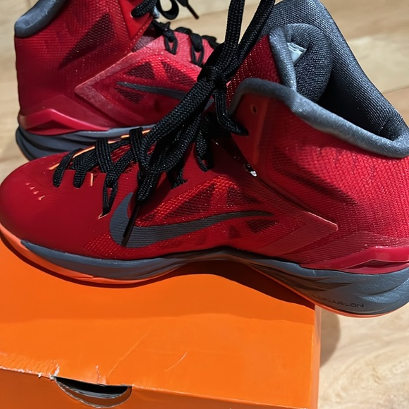 NIB Nike Hyperdunk Boys Size 4.5 - Picture 8 of 10